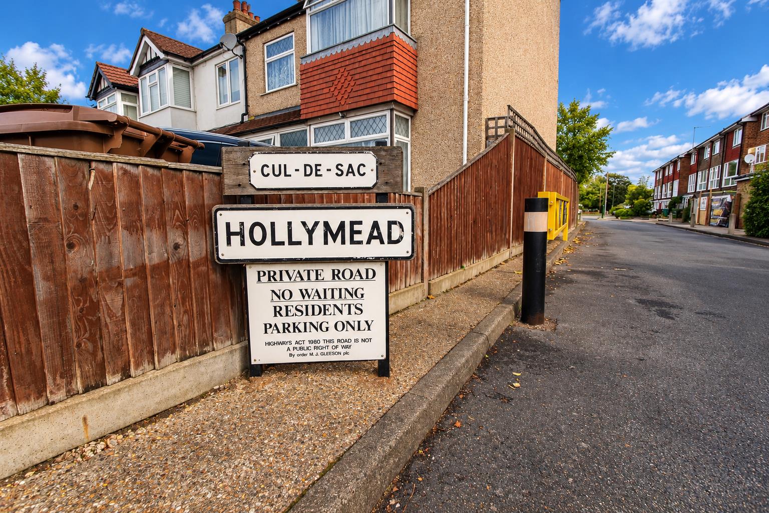Hollymead, Carshalton